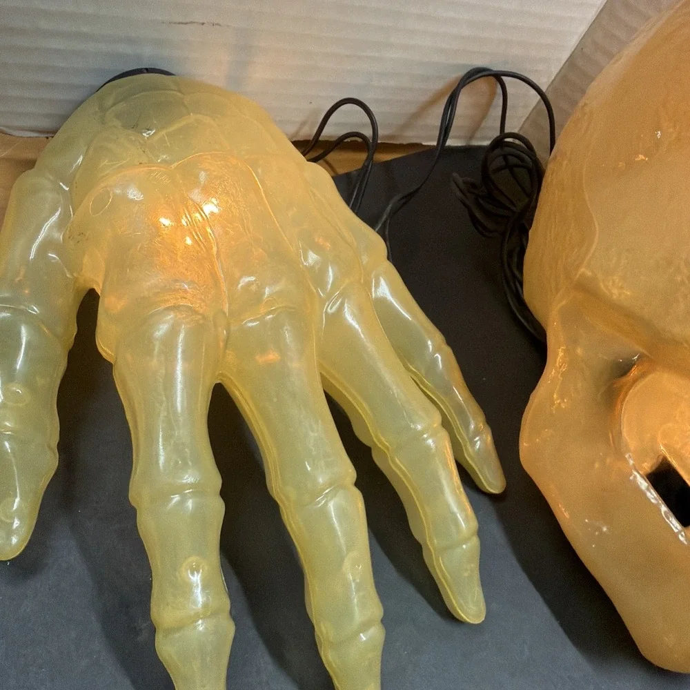 Skull Skeleton Hand Light Up Ground Breaker Halloween Decoration Scary Blow Mold